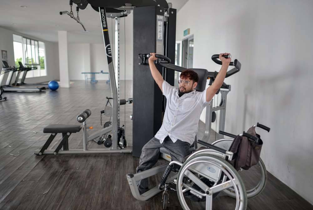 Kecekalan anak kelahiran Kuching, Sarawak ini membuahkan hasil apabila berjaya menakluk Everest Base Camp pada ketinggian 5,365 meter menggunakan kaedah merangkak dalam ekspedisi Kelab Eksplorasi 7 Benua Malaysia pada 2018. Foto Bernama