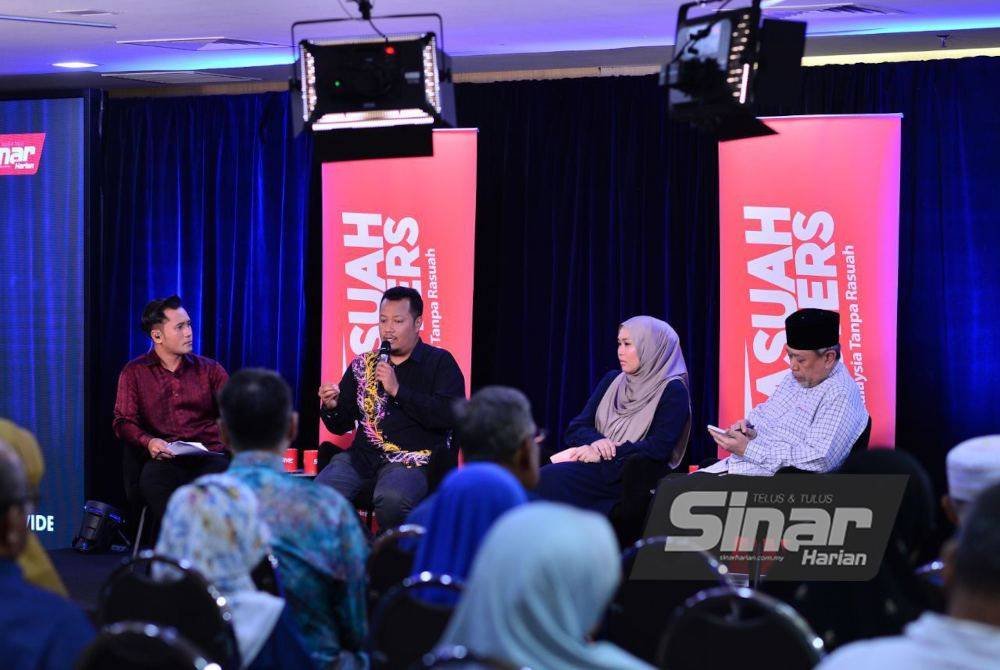 Md Noh (dua dari kiri) ketika forum khas Bicara Bina Negara bertajuk Keluarga: Benteng Utama, Perangi Rasuah sempena Hari Antirasuah Antarabangsa (HARA) 2024, bertempat di Kompleks Kumpulan Karangkraf pada Khamis. Foto SINAR HARIAN ASRIL ASWANDI SHUKOR