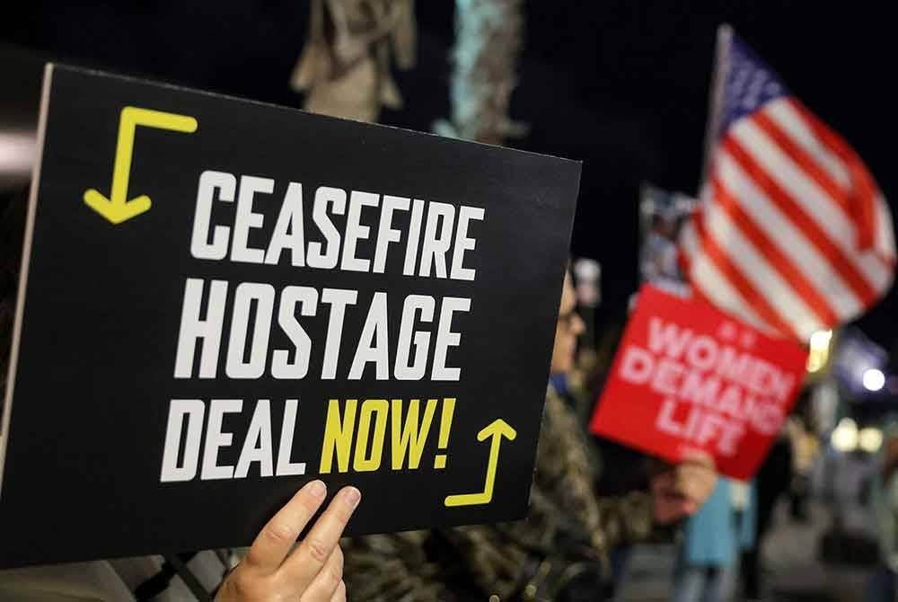 Penduduk Israel mengadakan tunjuk perasaan menggesa AS campur tangan membebaskan tebusan ditahan pejuang Hamas.