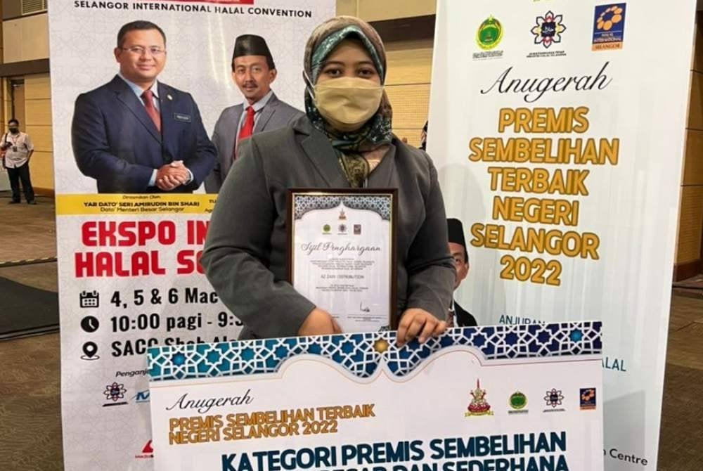 AYAM DR ZAINOL pernah menerima Anugerah Premis Sembelihan Terbaik Negeri Selangor 2022. 