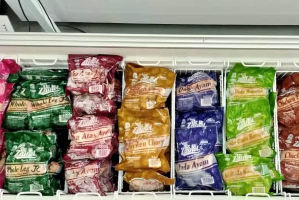 ANTARA produk ayam dikeluarkan Ayam Dr Zainol yang berada di pasaran. 