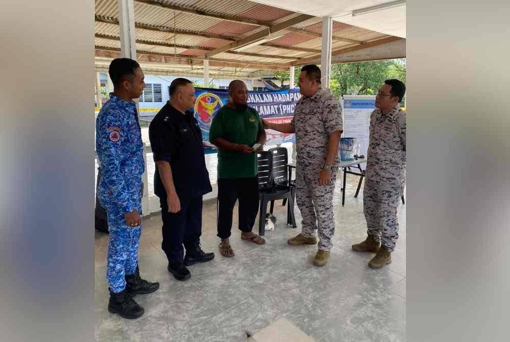 Operasi SAR melibatkan beberapa agensi antaranya polis, Maritim Malaysia dan APM.