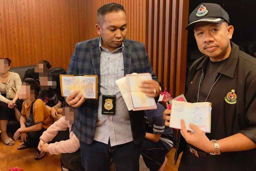 JIM melakukan pemeriksaan dokumen setiap warga asing yang ditahan sepanjang serbuan di pusat hiburan mahu pun premis refleksologi.