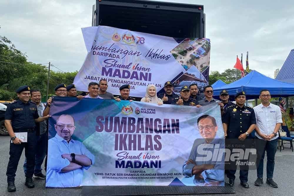 Program Sumbangan Bantuan Banjir oleh Skuad Ihsan Madani JPJ Malaysia untuk membantu
anggota JPJ yang terkesan di seluruh negara.