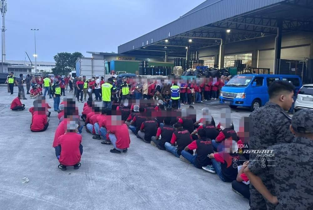 Serbuan Op Mahir yang dijalankan di sebuah kilang di Senai pada Khamis. Foto JIM Johor