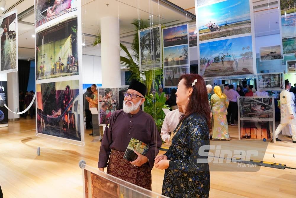 Suasana ruangan yang mempamerkan hasil karya seniman berbakat negara. Foto SINAR HARIAN/MOHD HALIM ABDUL WAHID