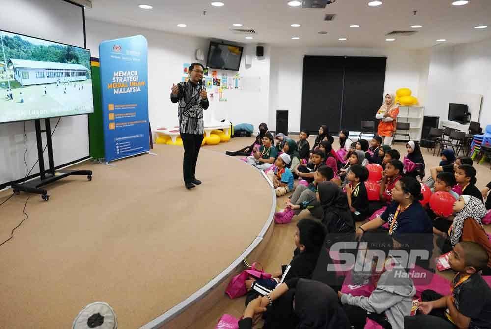 Peserta khusyuk mendengar penerangan yang diberikan oleh penceramah. - FOTO: SINAR HARIAN/ROSLI TALIB