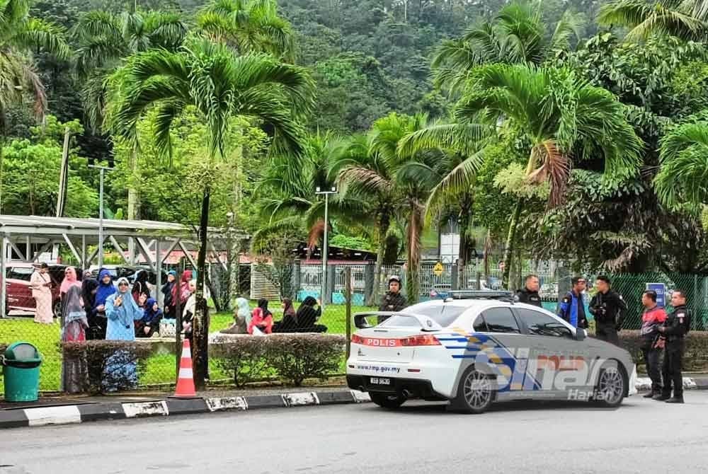 Lebih 20 anggota pasukan khas PDRM mengawal dan mengiringi kumpulan GISBH tersebut yang didakwa di Mahkamah Sesyen Selayang.Foto Sinar Harian/HISYAMUDDIN AYUB.