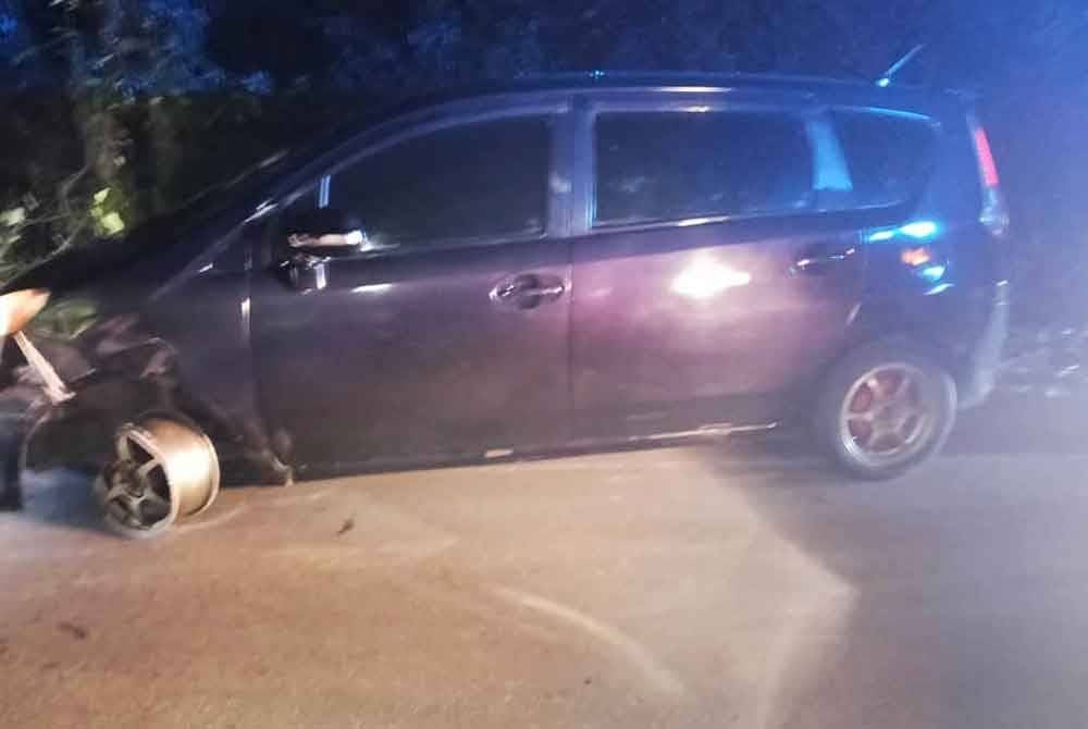 Keadaan kereta suspek selepas bertindak melanggar beberapa kenderaan awam dan terbabas. Foto PDRM