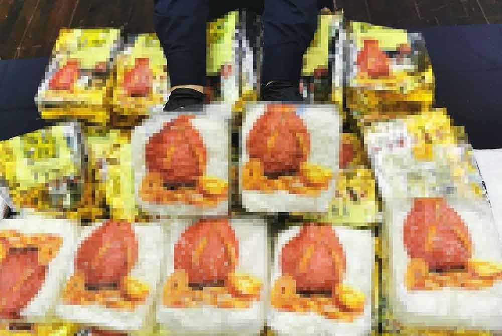 Sebahagian daripada ketulan kristal disyaki dadah jenis syabu seberat 244 kg berjaya dirampas dalam operasi pada Ahad.