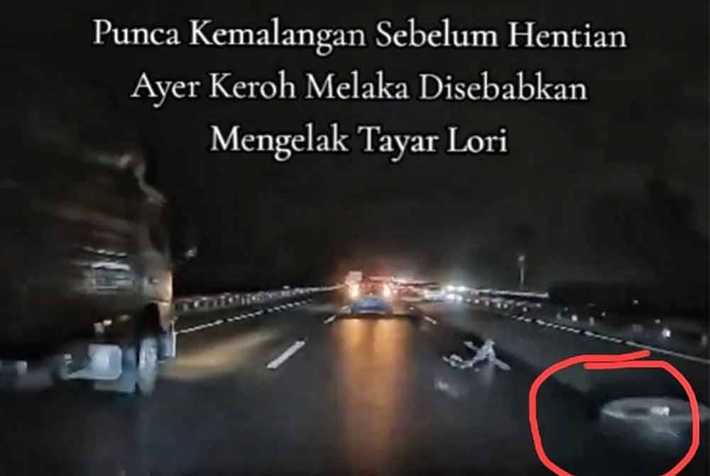 Tangkap layar rakaman kamera papan pemuka seorang pengguna yang memaparkan tayar lori berada di tengah jalan sebelum kemalangan meragut tujuh nyawa.