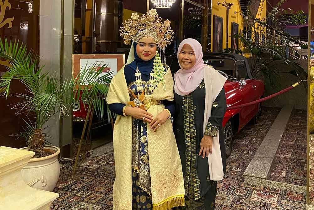 Nur Syafawati Damia bersama Suhaida yang banyak memberi tunjuk ajar