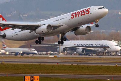 Pesawat Airbus milik syarikat penerbangan SWISS yang dalam perjalanan dari Bucharest ke Zurich pada Isnin terpaksa melakukan pendaratan cemas di Austria. Foto hiasan
