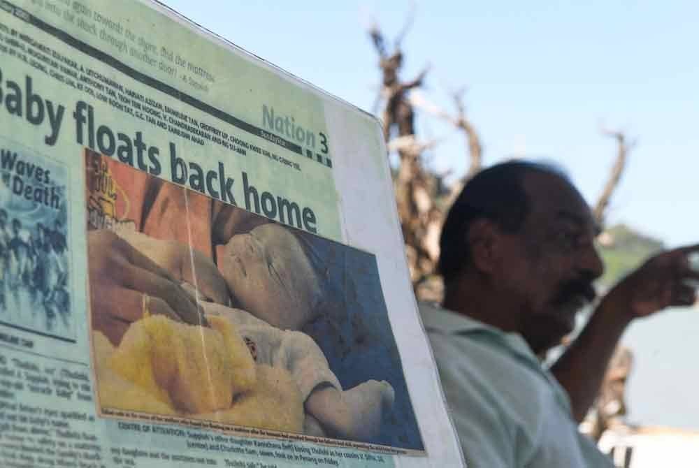 A Suppiah, bapa kepada Thulaashi yang juga dikenali sebagai ‘Baby Tsunami’ menceritakan anaknya terselamat setelah dihanyut oleh ombak besar dalam kejadian tsunami yang berlaku 20 tahun lepas. Foto Bernama