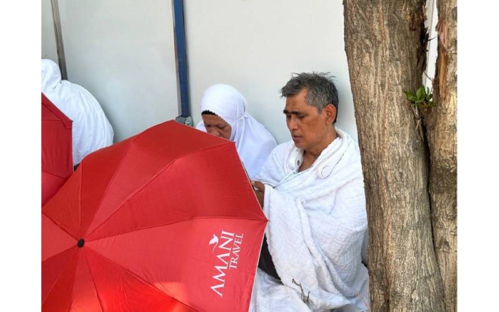 Jemaah Amani Travel berwuquf di Arafah.