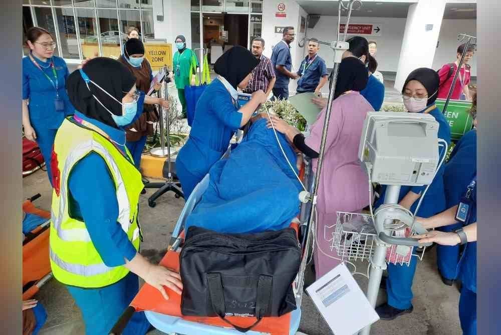 Kesemua mangsa diberi rawatan pertolongan cemas dengan pantas dan distabilkan di lokasi sebelum dipindahkan ke Jabatan Kemalangan dan Kecemasan untuk rawatan lanjut.