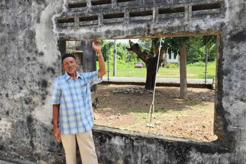 Che Man (foto) kehilangan kakak sulungnya dalam tragedi tersebut. Dia dan keluarganya mengalami trauma yang mendalam, dengan kenangan kejadian itu masih segar dalam ingatan mereka hingga kini. -Astro AWANI