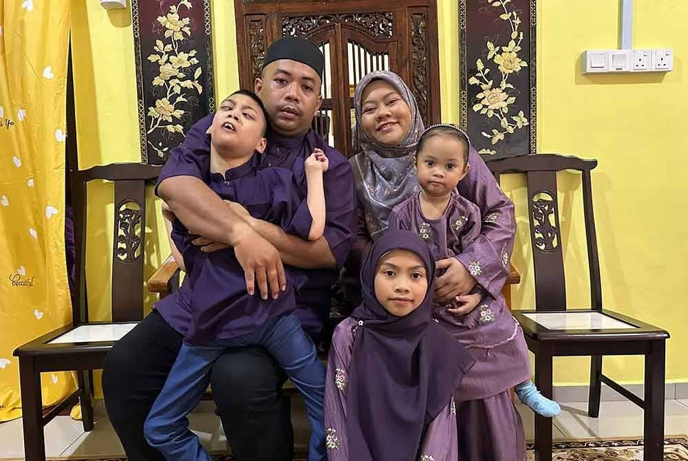 14 April - Pengawal peribadi, Muhammad Nur Hadith Zaini, 38, mengalami cedera parah akibat terkena tembakan ketika melindungi majikannya semasa kejadian tembakan di Lapangan Terbang Antarabangsa Kuala Lumpur (KLIA) Terminal 1, Sepang, Selangor.
(Mohon kaburkan semua wajah ahli keluarga mangsa)