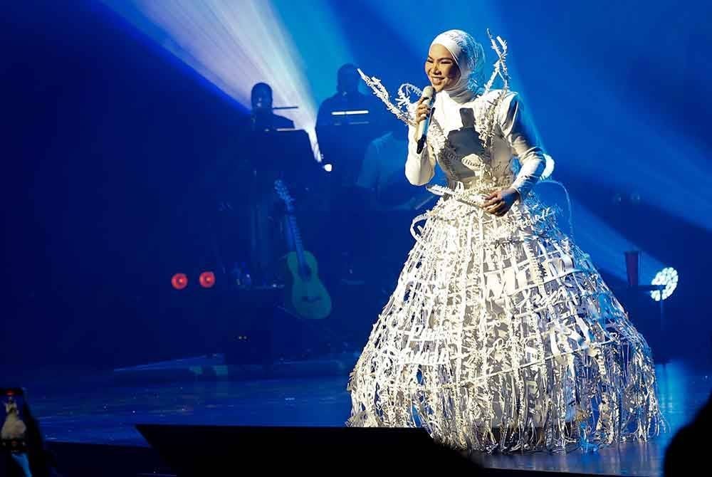 Aina mengumumkan mahu berehat daripada mengadakan sebarang konsert solo pada 2025, bagi memberi ruang kepada dirinya mencuba perkara baharu dalam bidang muzik. Foto Bernama