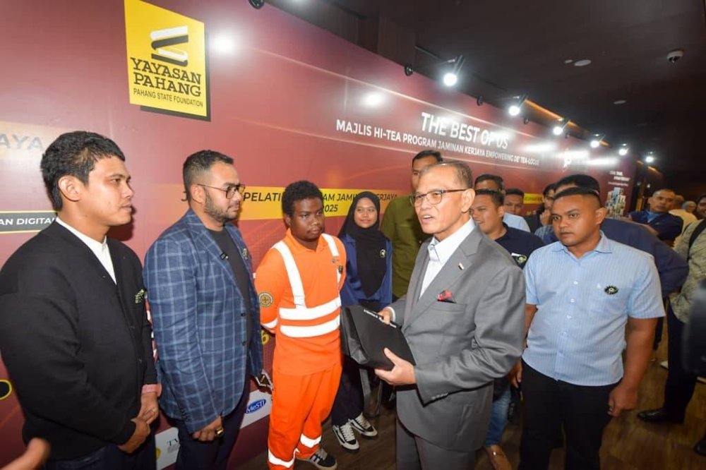 Dato’ Sri Diraja Haji Wan Rosdy beramah mesra bersama peserta mesra bersama peserta The Best Of Us Majlis Hi-Tea Program Jaminan Kerjaya Empowerment De Tea Logue yang diadakan di Kuala Lumpur pada Disember.