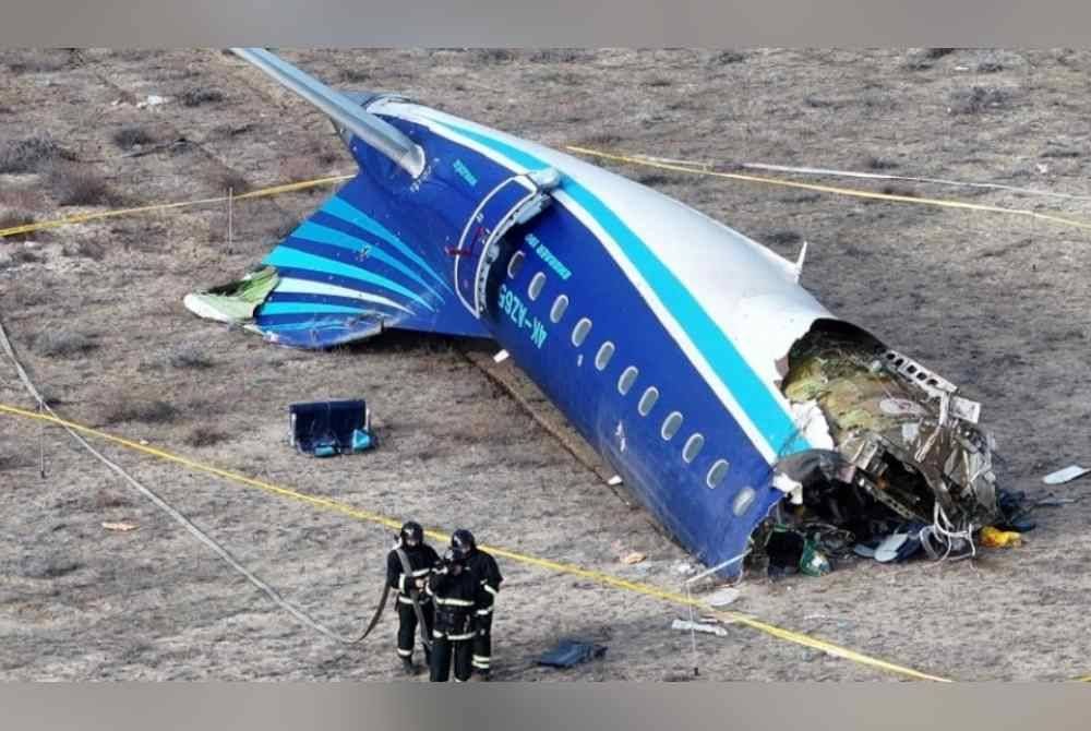 Pesawat Azerbaijan Airlines yang dalam perjalanan dari Baku ke bandar Grozny di Republik Chechen, Russia, terhempas berhampiran Akta. Foto Agensi