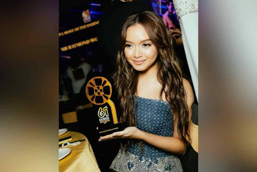 Azira Shafinaz menambah kilauan bintang Malaysia di pentas antarabangsa apabila masing-masing diiktiraf sebagai Pelakon Pembantu Wanita dan Lelaki Terbaik Festival Filem Asia Pasifik ke-61 (APFF61).