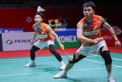 Beregu lelaki negara, Yap Roy King (kanan) dan Wan Muhammad Arif (kiri). Foto Bernama