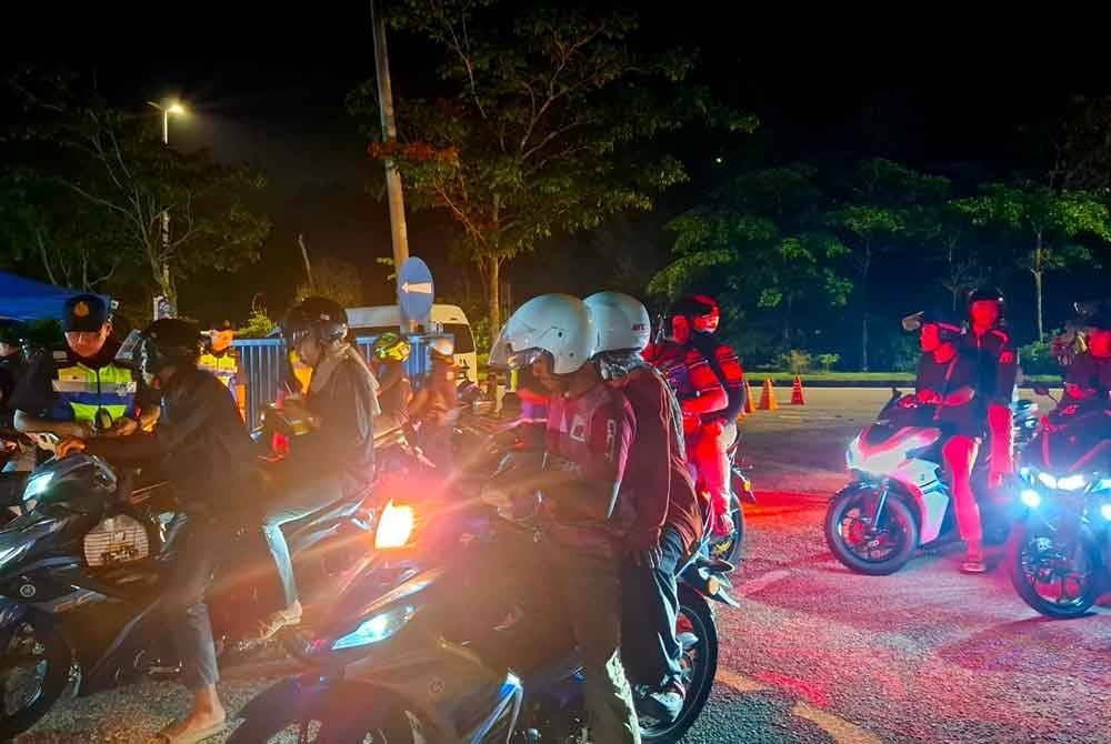 Operasi ambang tahun baharu di hadapan Institut Memandu Sri Perak Meru Raya merekodkan 750 kenderaan termasuk 570 motosikal telah diperiksa.