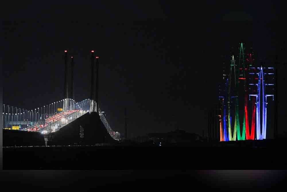 Projek bernilai RM500 juta ini, yang dilancarkan pada penghujung 2022, melibatkan pembinaan talian penghantaran atas sepanjang 8.5 kilometer yang dibina selari dengan Jambatan Pulau Pinang. Foto Bernama