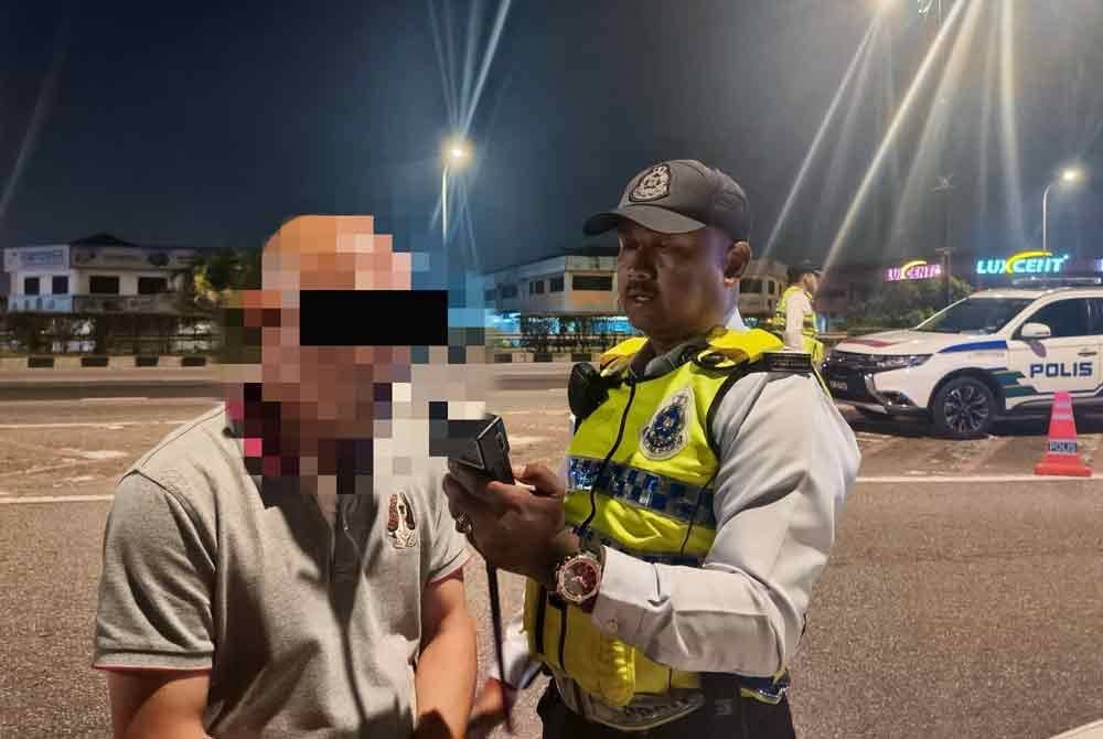 Seramai sembilan orang ditahan dalam Operasi Bersepadu Ambang Tahun Baharu 2025 Kontinjen Johor kerana memandu di bawah pengaruh alkohol. Foto IPK Johor