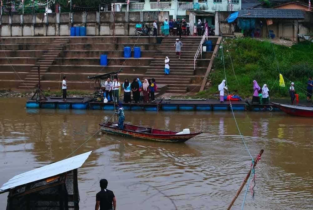 Sebelum ini pelajar dari Thailand dilapor menyeberangi Sungai Golok untuk bersekolah di negara ini.
