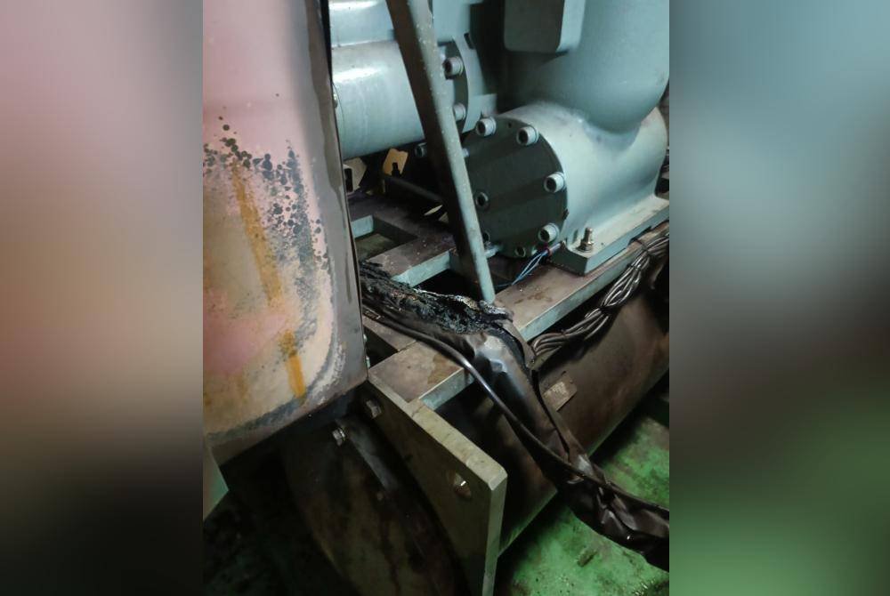 Kesan kerosakan akibat kotak suis di stesen LRT KLCC terbakar, pada Khamis.