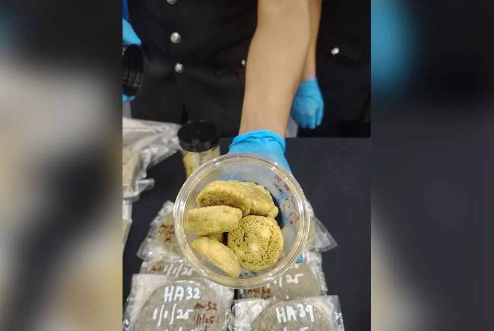 Biskut ganja yang dijual dengan harga RM50 setiap bekas.
