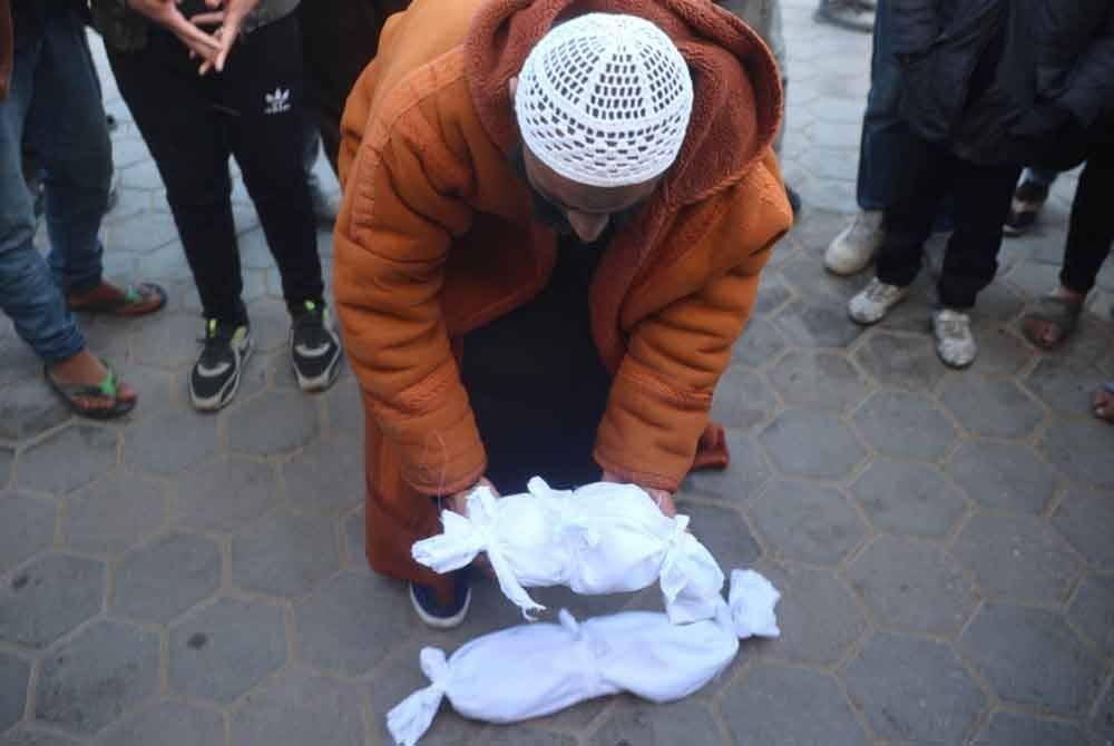 Antara jenazah bayi yang meninggal dunia akibat kesejukan melampau pada akhir Disember.