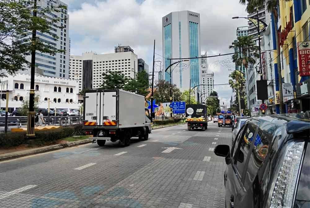 Keadaan trafik lancar di tengah bandaraya Johor Bahru.