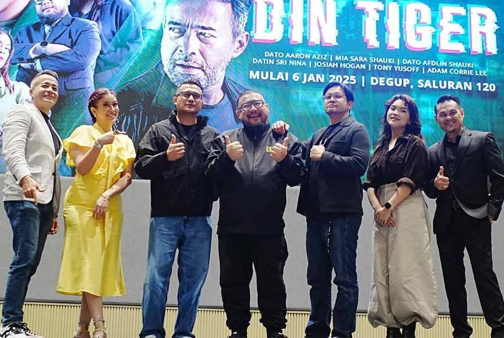 Mia Sara (dua dari kanan) bersama barisan pelakon Din Tiger.