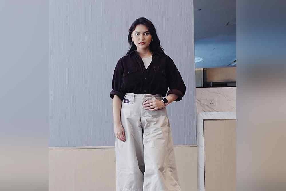 Mia tidak mengambil pusing cakap-cakap belakang yang melihatnya mendapat jalan mudah kerana menjadi anak pengarah dan pelakon terkenal.