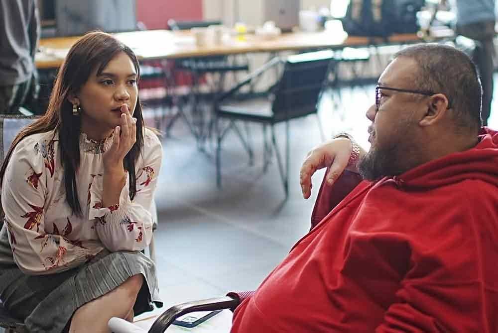 Mia menyifatkan dia bertuah kerana menjadi anak Afdlin Shauki.