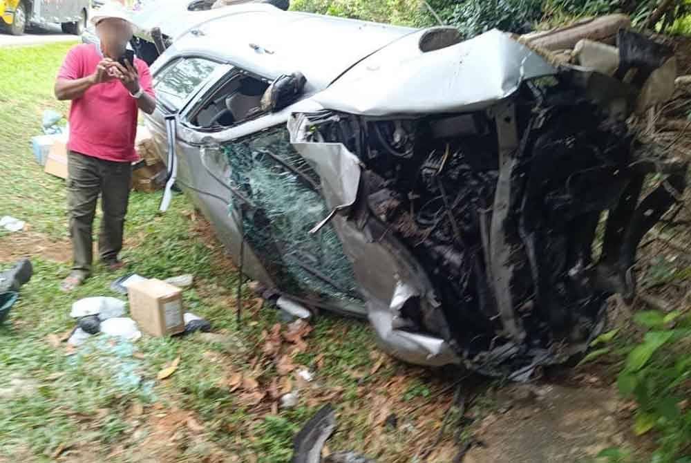 Salah satu kenderaan yang terlibat dalam kemalangan berkenaan. Foto IPD Kluang