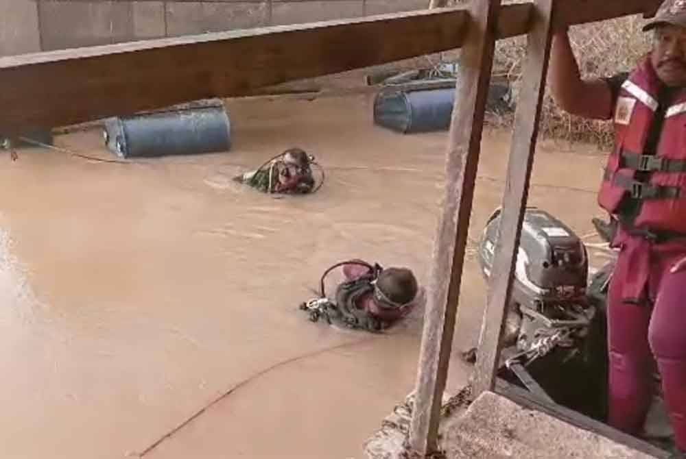 Operasi SAR remaja lelaki dikhuatiri lemas selepas terjatuh dari rumah rakit ke dalam Sungai Pahang, Jalan Kampung Pedah di Kampung Jerantut Feri, Jerantut memasuki hari kedua.