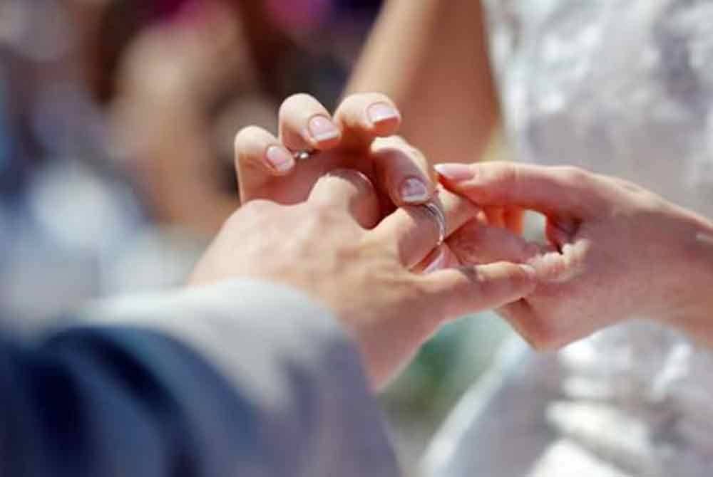 Trend 'kahwin olok-olok' didakwa semakin membimbangkan di Singapura. - Foto Agensi