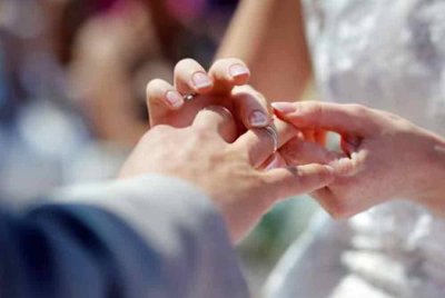 Trend 'kahwin olok-olok' didakwa semakin membimbangkan di Singapura. - Foto Agensi