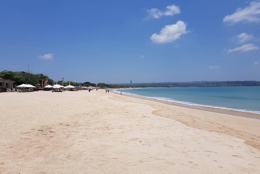 Pantai Kedonganan antara lokasi utama yang menjadi tarikan pelancong di Bali.
