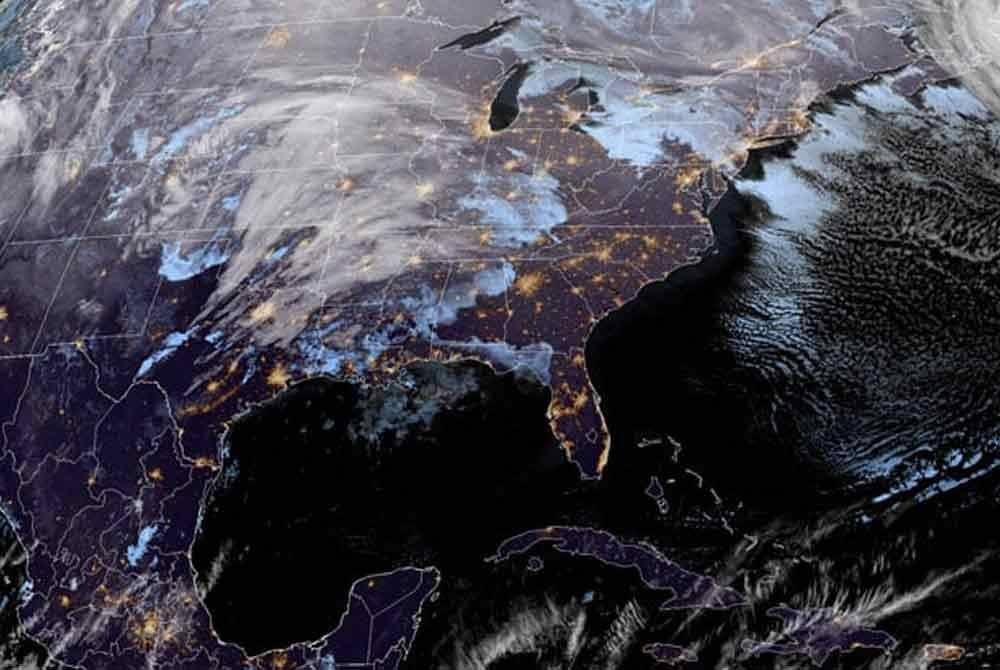 Imej satelit menunjukkan pergerakan ribut salji luar biasa itu.