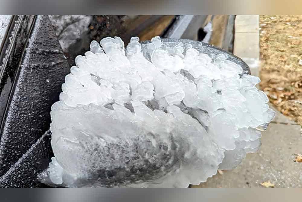 Hujan beku yang turut dibawa Blair.