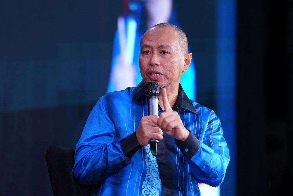 Iswardy ketika menjadi penalis program Wacana Sinar Harian bertajuk 'Politik 2025, Perpaduan Melayu dan Faktor Najib' yang berlangsung di Kompleks karangkraf pada Selasa.