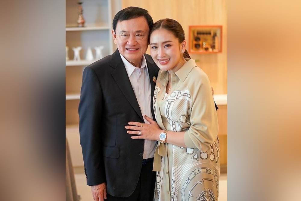 Beberapa pihak percaya Thaksin masih terlibat dalam hal ehwal negara menerusi kepimpinan anaknya selaku Perdana Menteri.