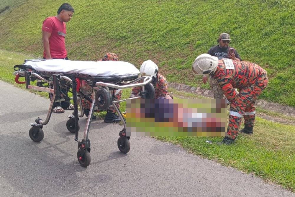 Mangsa yang melecur diselamatkan sebelum dihantar mendapatkan rawatan lanjut di hospital.