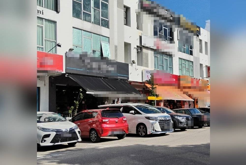 Insiden tembakan berlaku di sebuah restoran di Jalan Setia 3/2, Taman Setia Indah di Johor Bahru, pada Rabu.