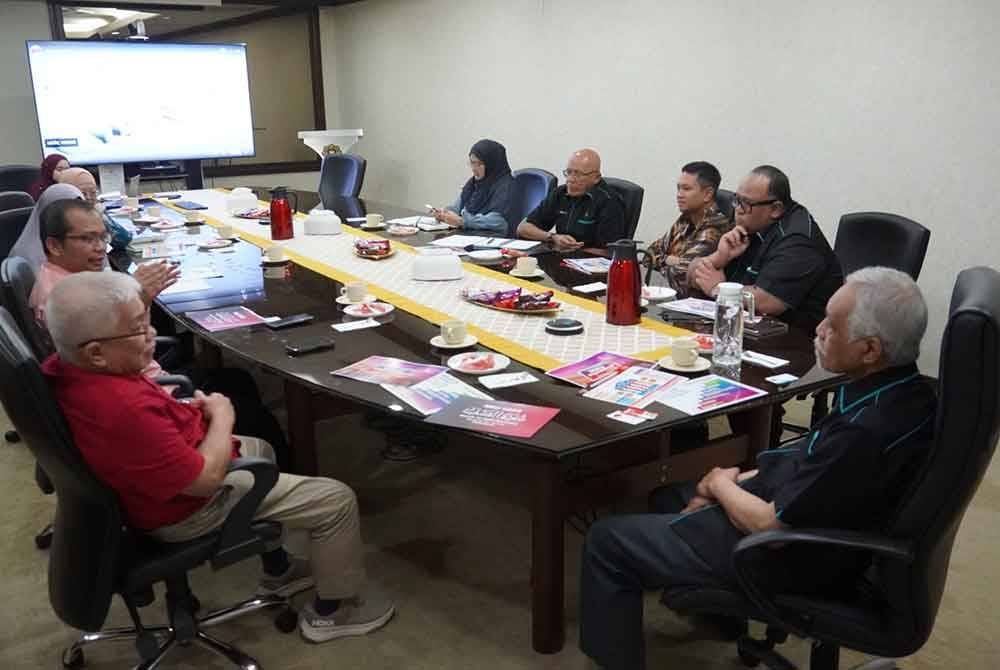 Sesi pertemuan jalinan kerjasama antara pihak UIAM dan WUIF untuk menjayakan World #QuranHour.